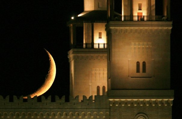 King Hussein Bin Talal Mosque in Amman is an essential inclusion for all Jordan tours. 