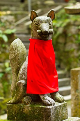 Fox statue in Fushimi Inari-Taisha Shrine