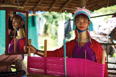 Mae Hong Son trival woman (Photo courtesy of Tourism Authority of Thailand)