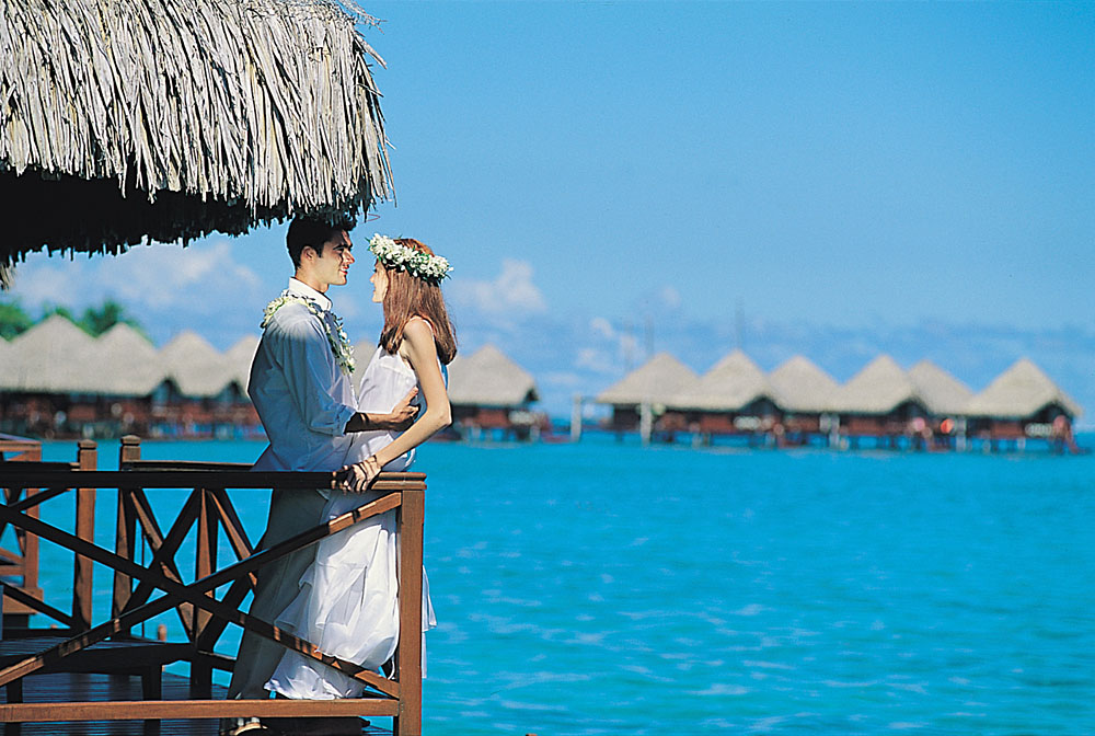 Tahiti - Wedding couple in overwater bungalow