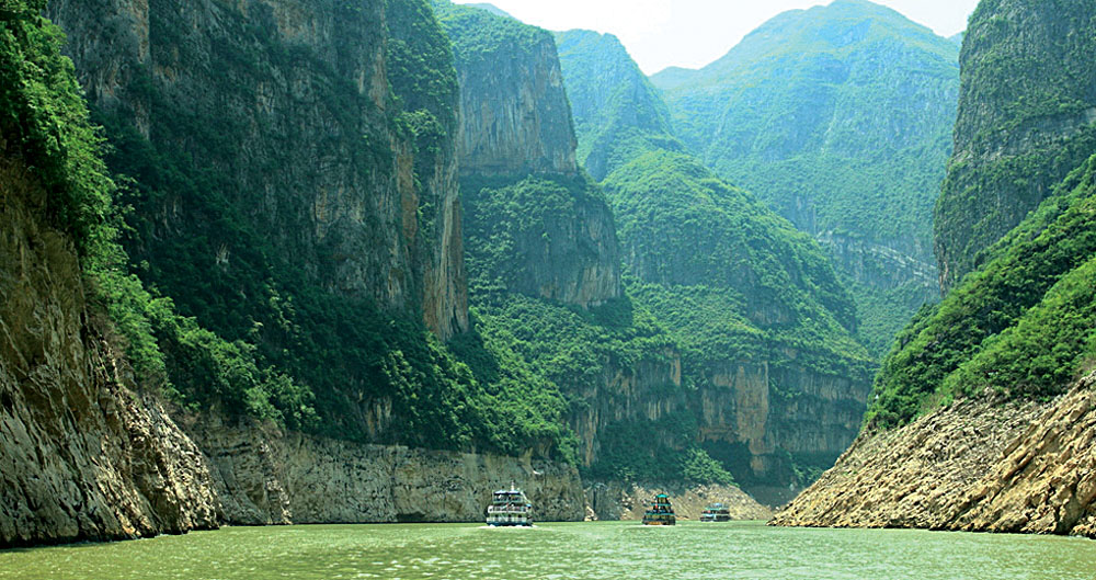 Yangtze River Cruise Scenery and Mountains, China