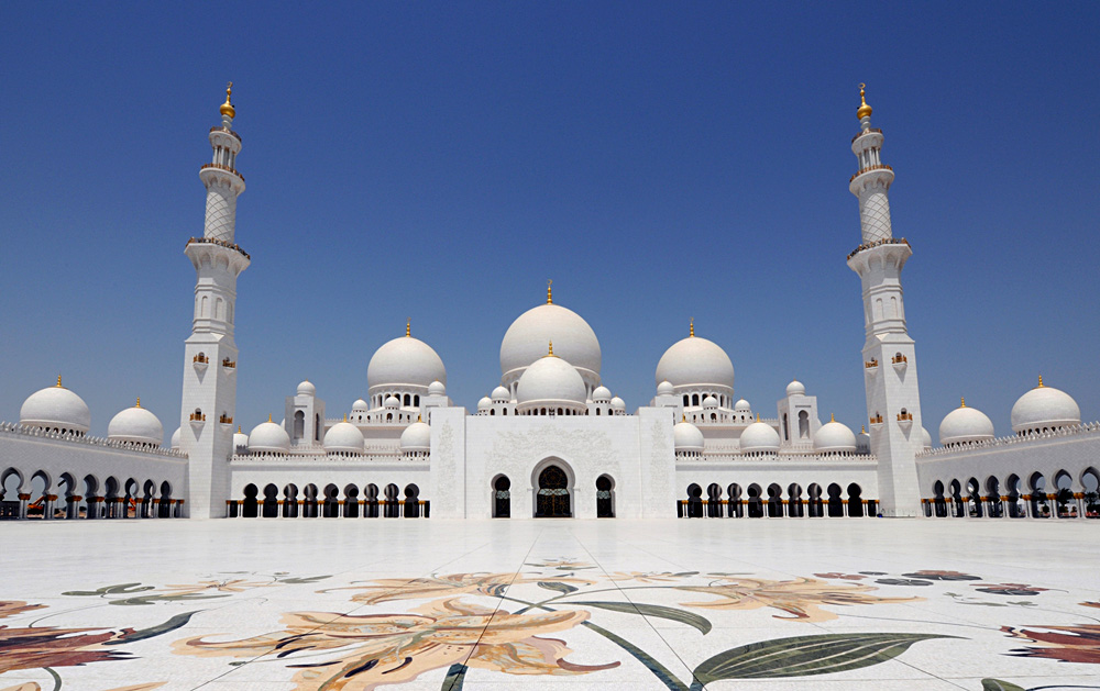 Sheikh Zayed Grand Mosque in Abu Dhabi, United Arab Emirates (UAE)