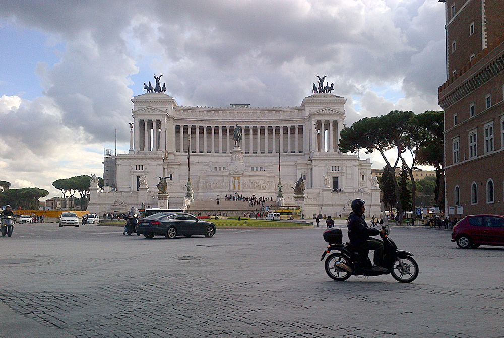 Bob - Emanuel II Monument Piazza Venezia, Rome, Italy