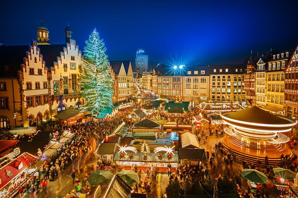 Traditional christmas market in the historic centre of Frankfurt, Germany