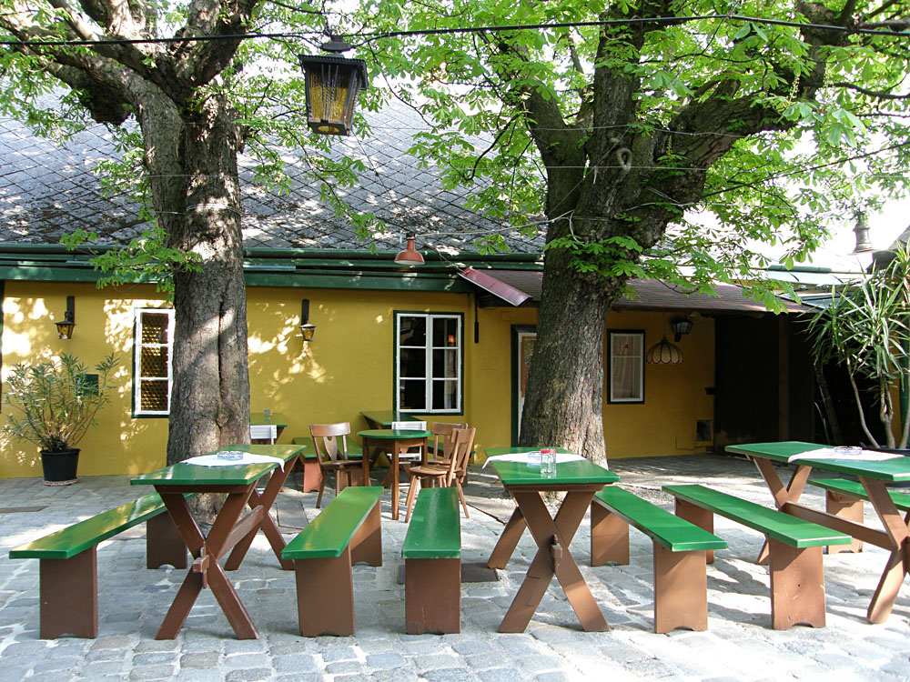 Heuriger tavern in Grinzing near Vienna, Austria