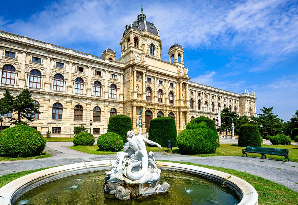 Kunsthistorisches (Fine Arts Museum) with park Maria-Theresien-Platz and sculpture in Vienna, Austria