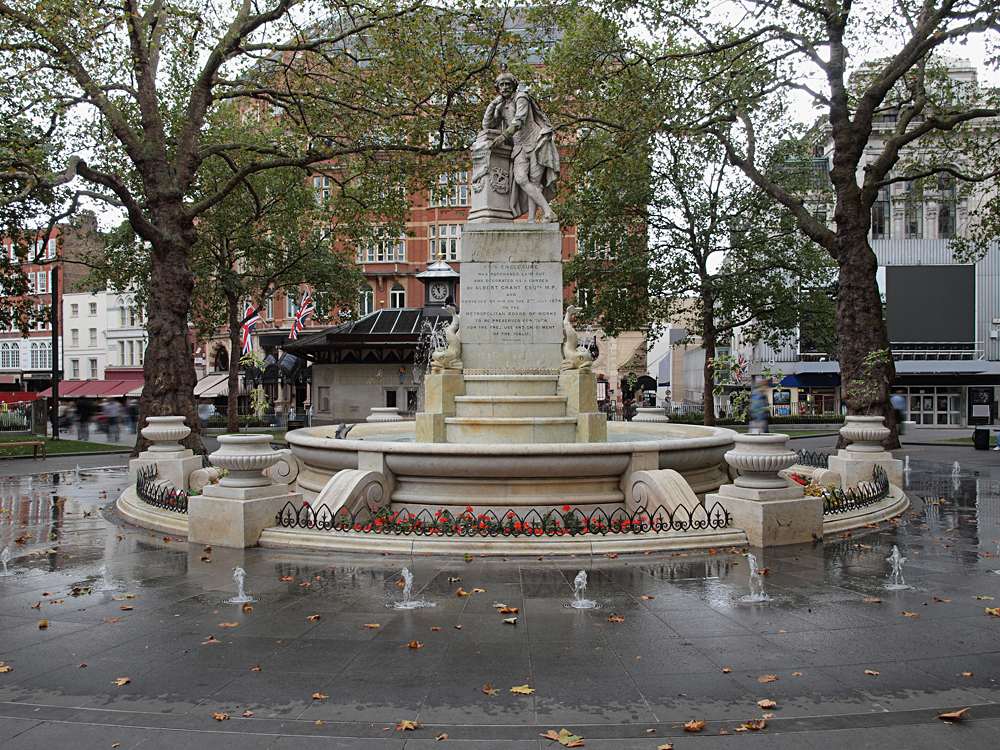 Statue of William Shakespeare from 1874 in Leicester Square, London, UK (United Kingdom)