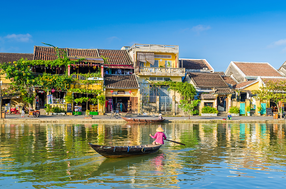Is it better to stay in Hue or Danang?