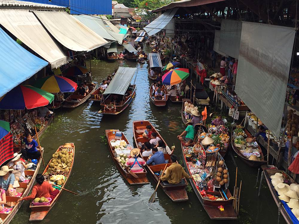 Damnoen Saduak Floating Market, District of Ratchaburi in Bangkok, Thailand