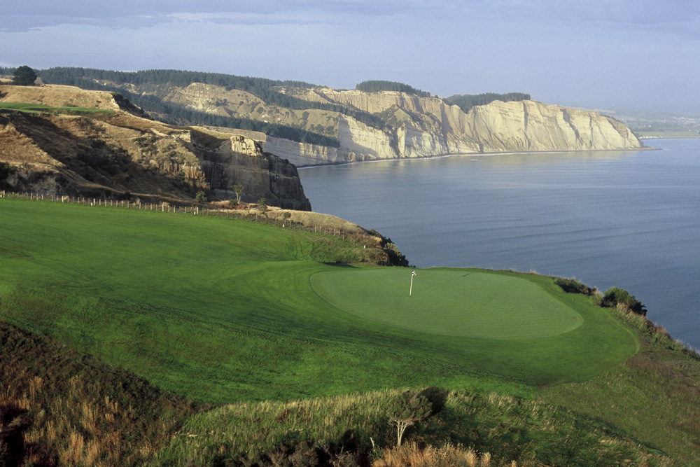 Janie Robinson - Cape Kidnappers 15 hole Pirate’s Plank, New Zealand