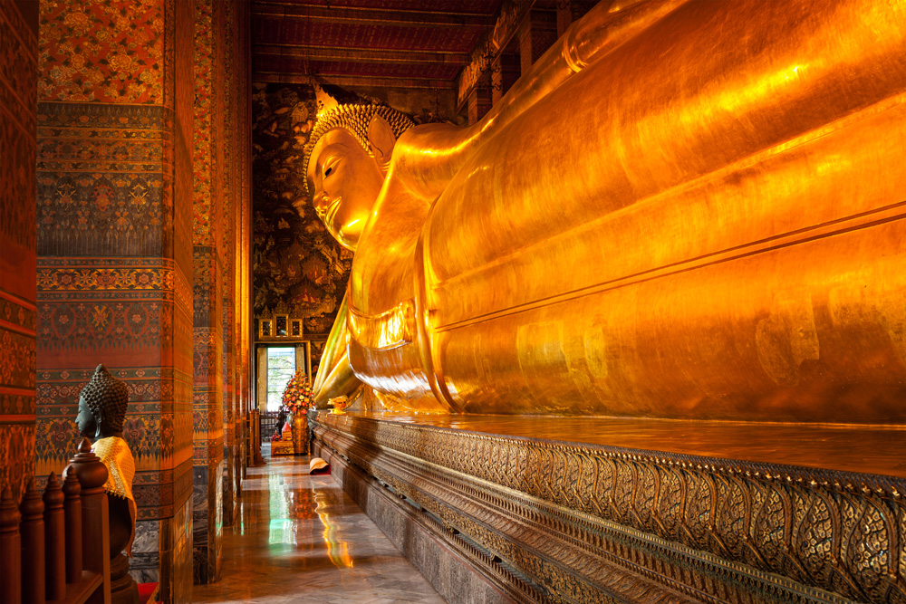 Reclining Buddha gold statue in Wat Pho, Bangkok, Thailand 