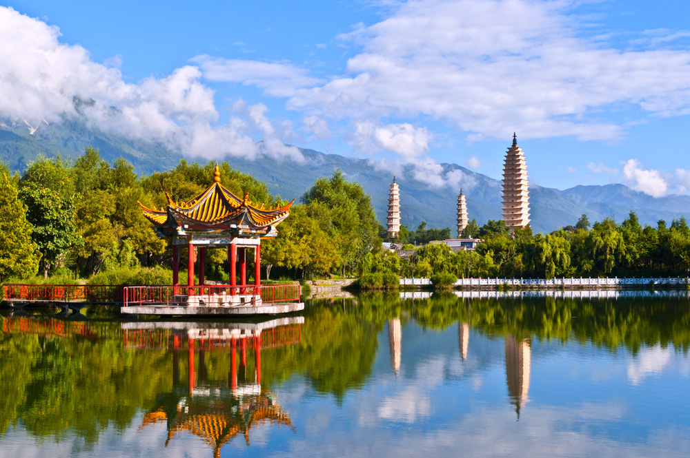 Three white pagodas and Cangshan Mountain in Dali, China 