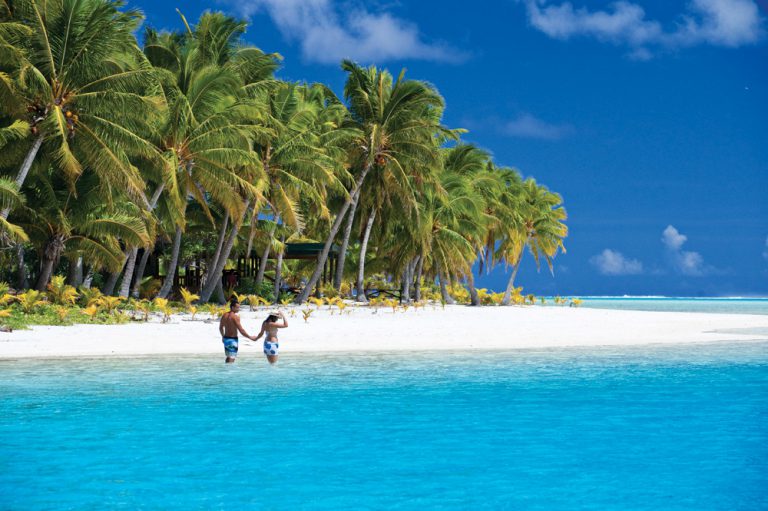 Couple on a Beach in the Cook Islands, CITC037, Cook Islands vacations