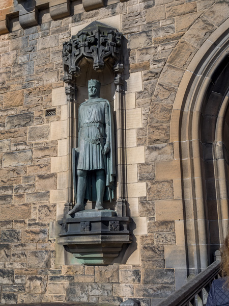 Robert Bruce statue at entrance to Edinburgh Castle, Edinburgh, Scotland 