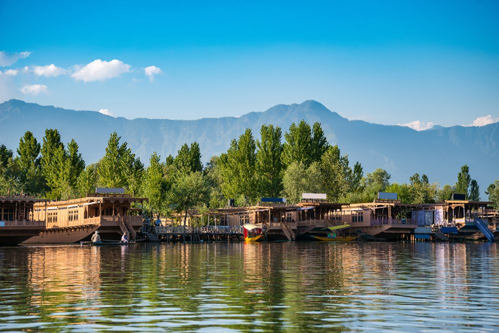 House boats on Dal Lake in Srinagar, Kashmir, India 