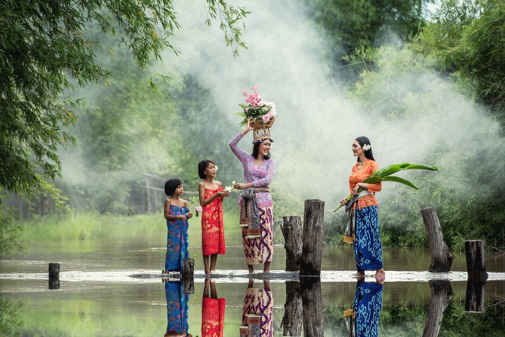 Beautiful Balinese women in traditional costumes, Bali, Indonesia 