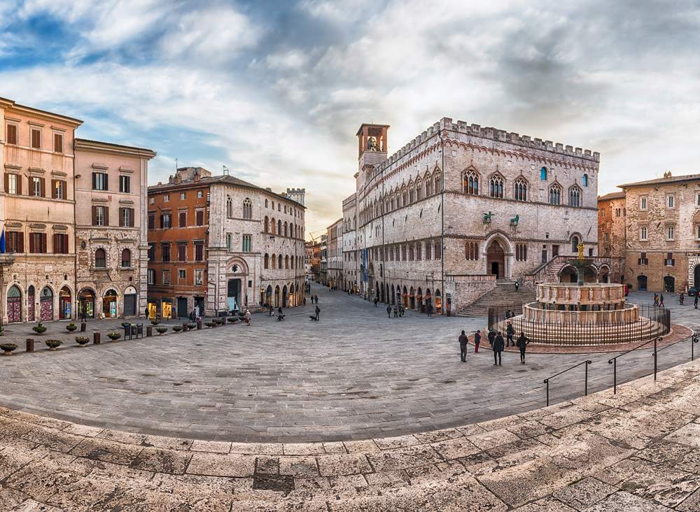 Piazza IV Novembre main square and medieval architecture in Perugia, Italy 