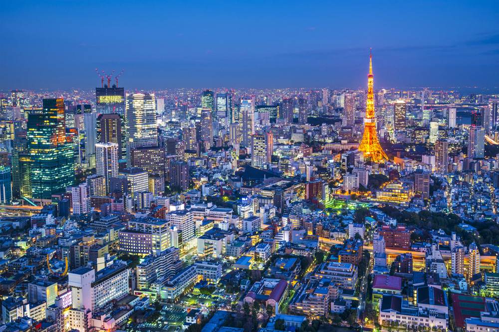 View of cityscape and Tokyo Tower at dusk, Tokyo, Japan 