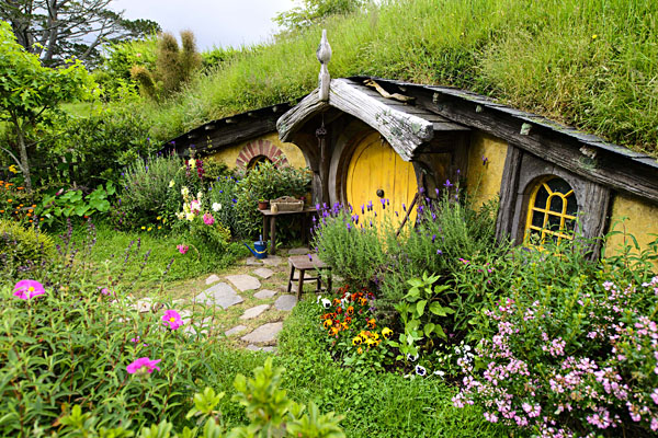 Yellow Hobbit Hole, Hobbiton, New Zealand